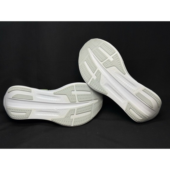 Athletic_Shoes